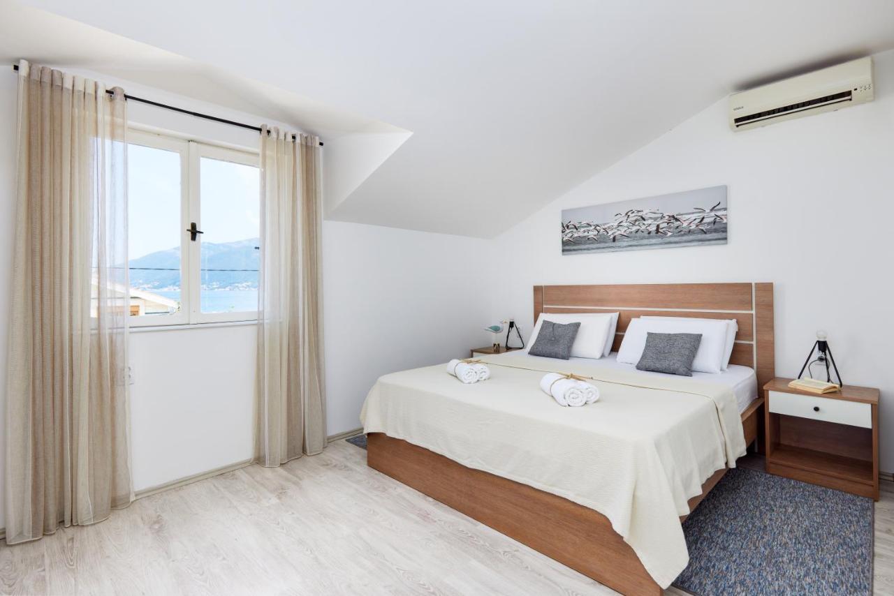 Waikiki Beach House Tivat Exterior foto