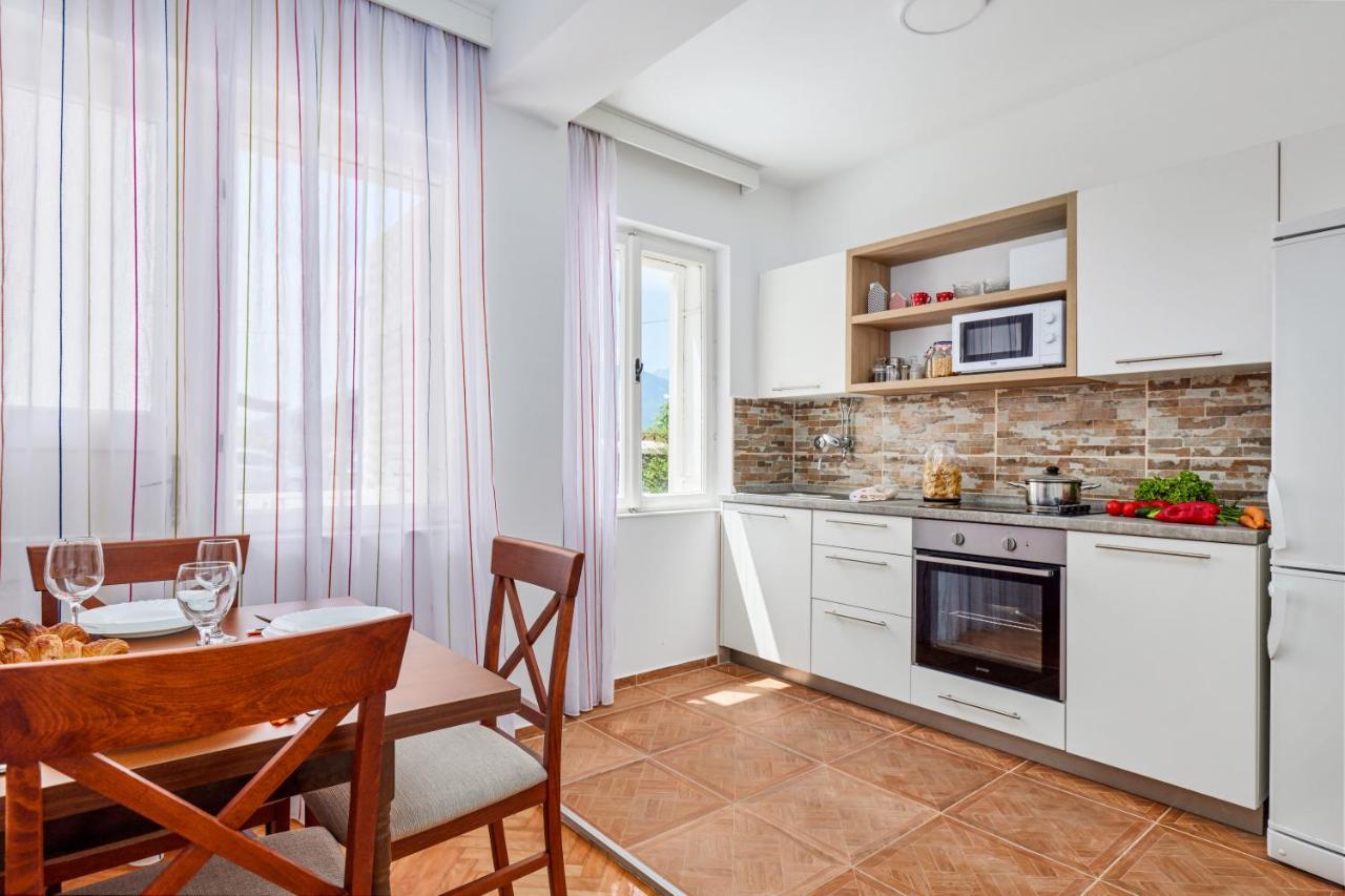 Waikiki Beach House Tivat Exterior foto