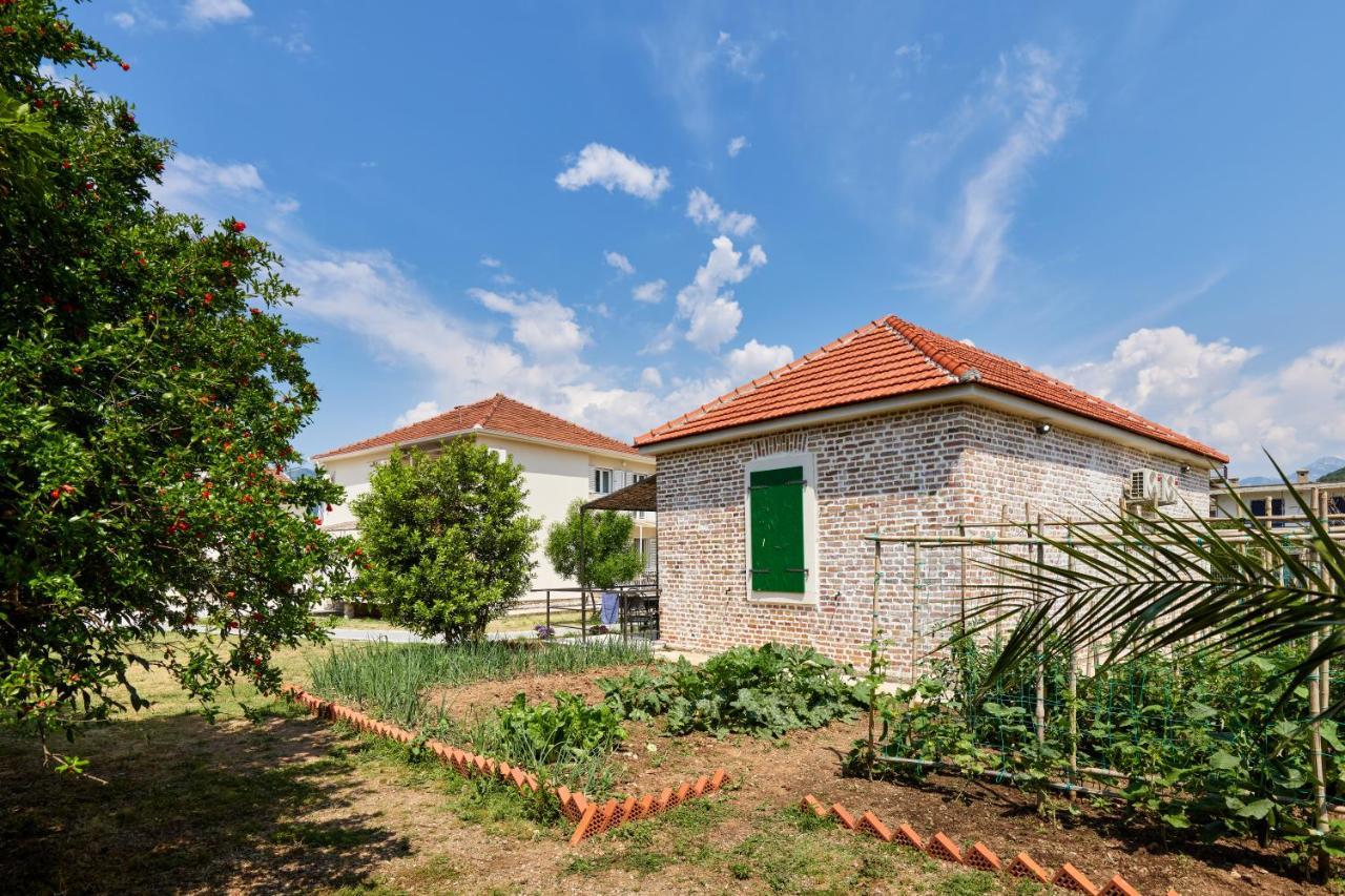 Waikiki Beach House Tivat Exterior foto