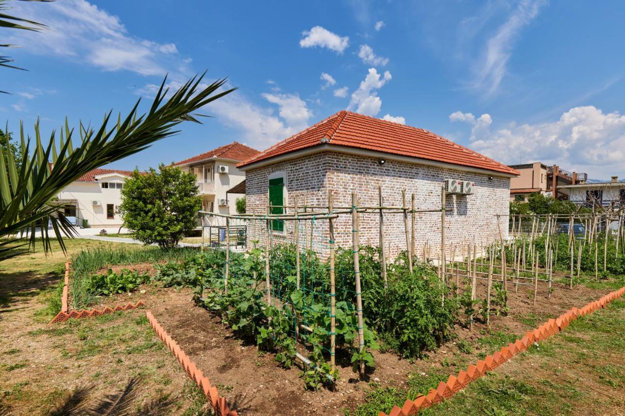 Waikiki Beach House Tivat Exterior foto